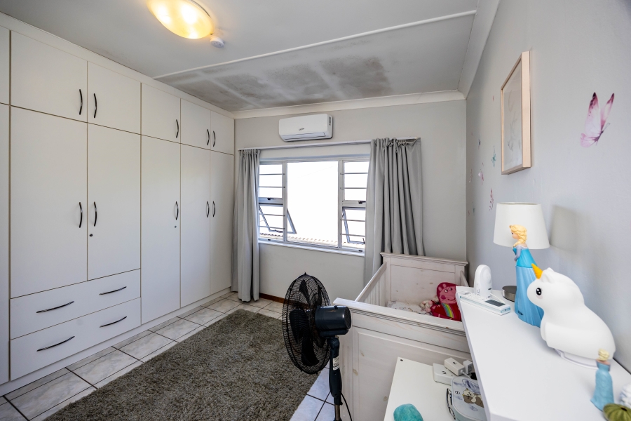 To Let 4 Bedroom Property for Rent in Kidds Beach Eastern Cape